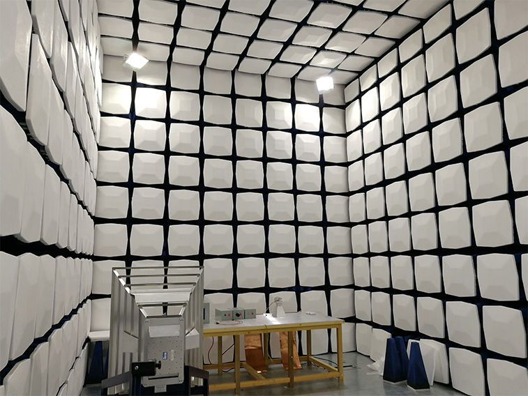 7371614299831997.jpg 電波暗室.jpg